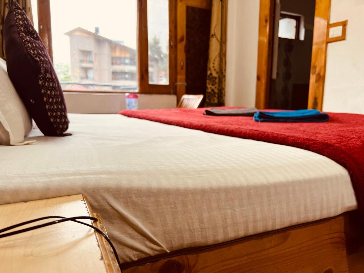 Hotel Solitaire Manali - A Few Steps From Mall Road 외부 사진